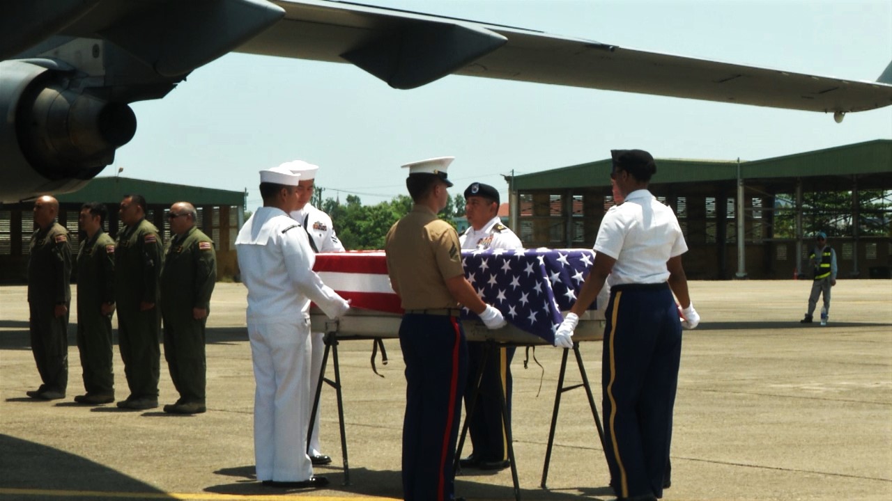 Bàn giao hài cốt quân nhân Mỹ mất tích trong chiến tranh tại Việt Nam 